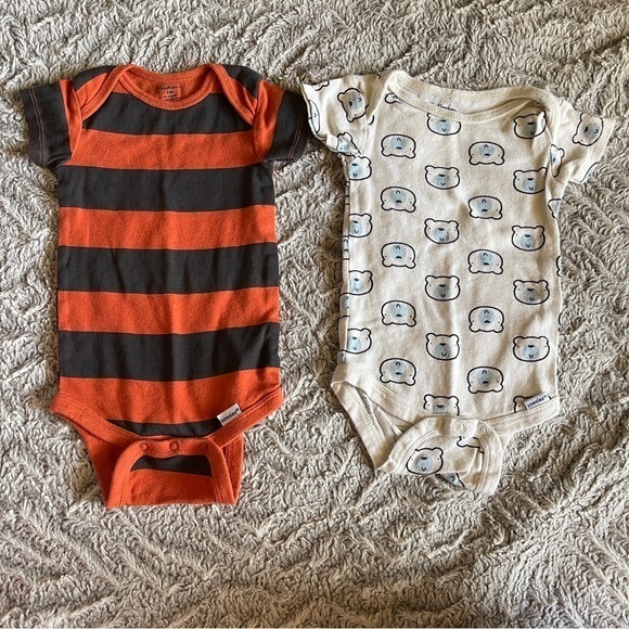 Gerber Other - Bundle of Gerber Onsies 3-6months